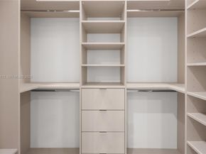 441 NW 44th St, Miami FL 33127