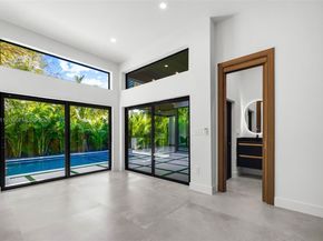 441 NW 44th St, Miami FL 33127