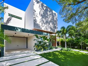 441 NW 44th St, Miami FL 33127