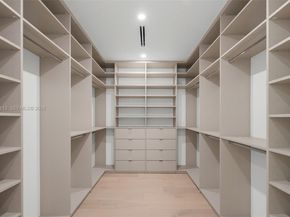 441 NW 44th St, Miami FL 33127