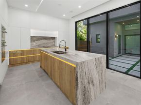 441 NW 44th St, Miami FL 33127