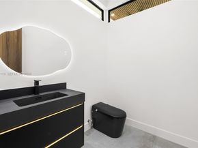 441 NW 44th St, Miami FL 33127