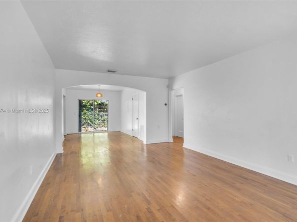 10 Century Ln, Miami Beach FL 33139