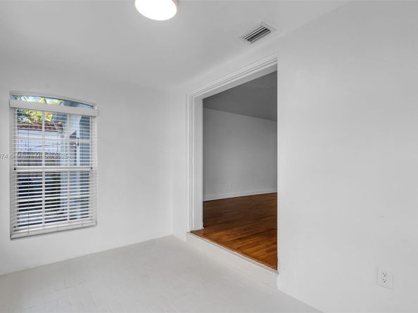 10 Century Ln, Miami Beach FL 33139