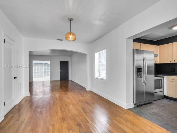 10 Century Ln, Miami Beach FL 33139