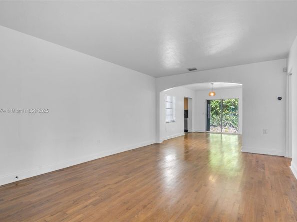 10 Century Ln, Miami Beach FL 33139