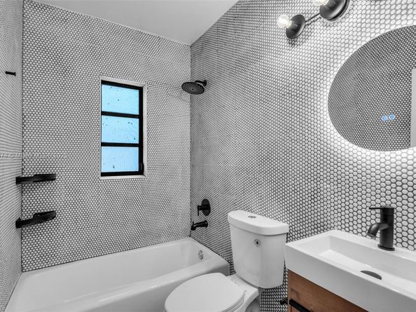 10 Century Ln, Miami Beach FL 33139