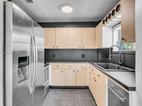 10 Century Ln, Miami Beach FL 33139