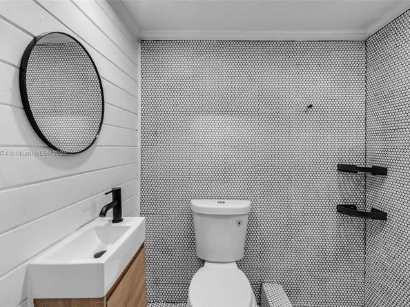 10 Century Ln, Miami Beach FL 33139