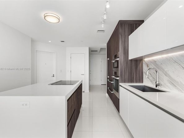 851 NE 1st Ave 2506, Miami FL 33132