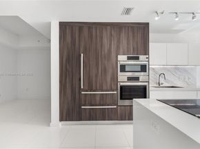 851 NE 1st Ave 2506, Miami FL 33132