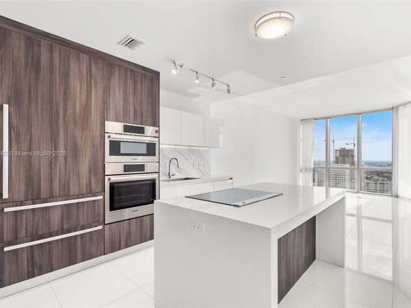 851 NE 1st Ave 2506, Miami FL 33132