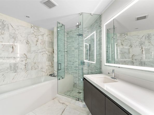 851 NE 1st Ave 2506, Miami FL 33132