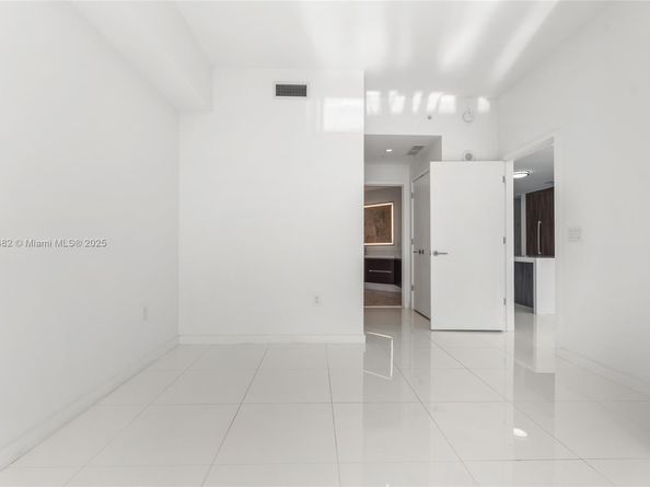 851 NE 1st Ave 2506, Miami FL 33132