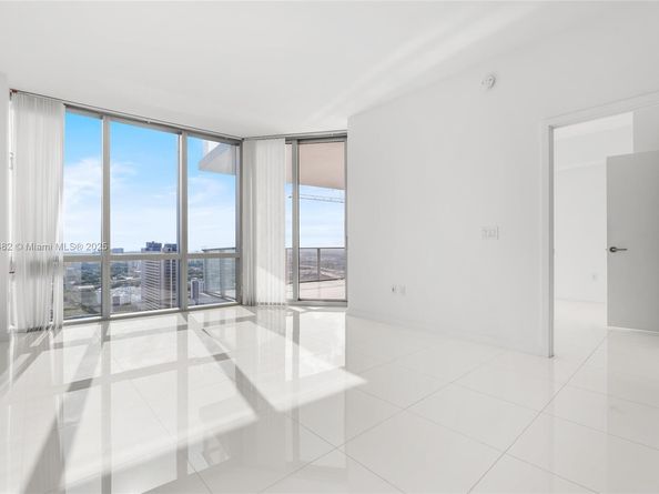 851 NE 1st Ave 2506, Miami FL 33132