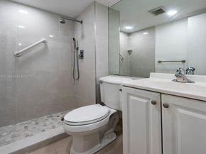 301 Cambridge Rd 203, Hollywood FL 33024