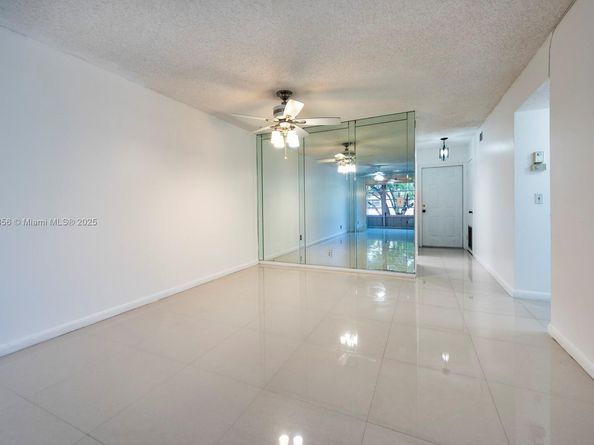 301 Cambridge Rd 203, Hollywood FL 33024