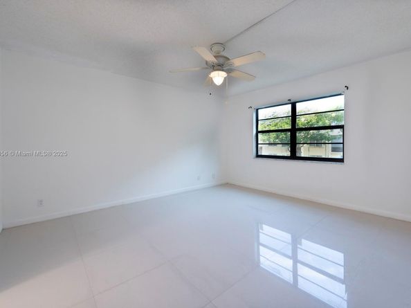 301 Cambridge Rd 203, Hollywood FL 33024