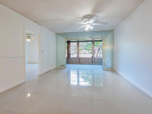 301 Cambridge Rd 203, Hollywood FL 33024