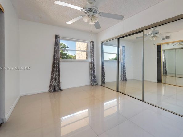 301 Cambridge Rd 203, Hollywood FL 33024