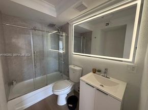 2020 NE 135th St 607, North Miami FL 33181