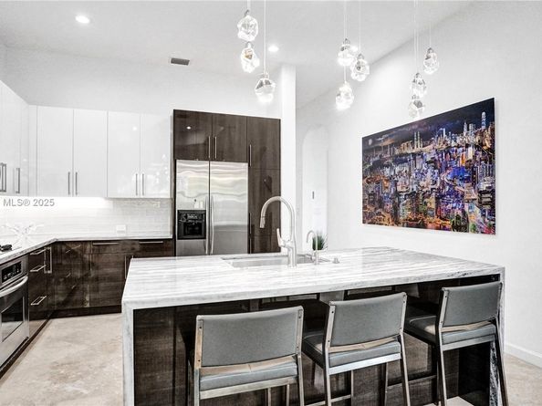 822 E Spinnaker Dr E, Hollywood FL 33019