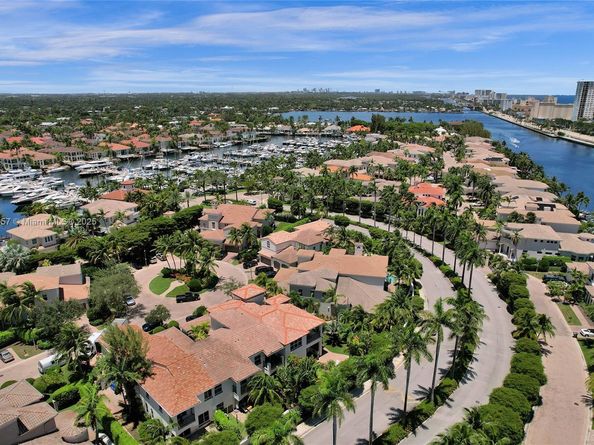 822 E Spinnaker Dr E, Hollywood FL 33019