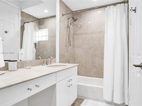 822 E Spinnaker Dr E, Hollywood FL 33019