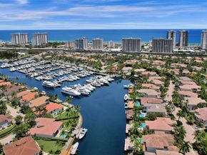 822 E Spinnaker Dr E, Hollywood FL 33019