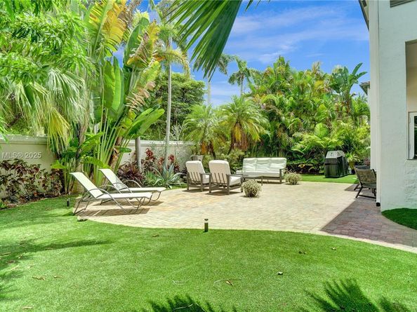 822 E Spinnaker Dr E, Hollywood FL 33019