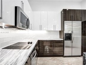 822 E Spinnaker Dr E, Hollywood FL 33019