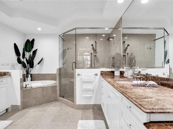 822 E Spinnaker Dr E, Hollywood FL 33019