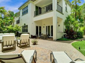 822 E Spinnaker Dr E, Hollywood FL 33019