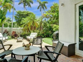 822 E Spinnaker Dr E, Hollywood FL 33019