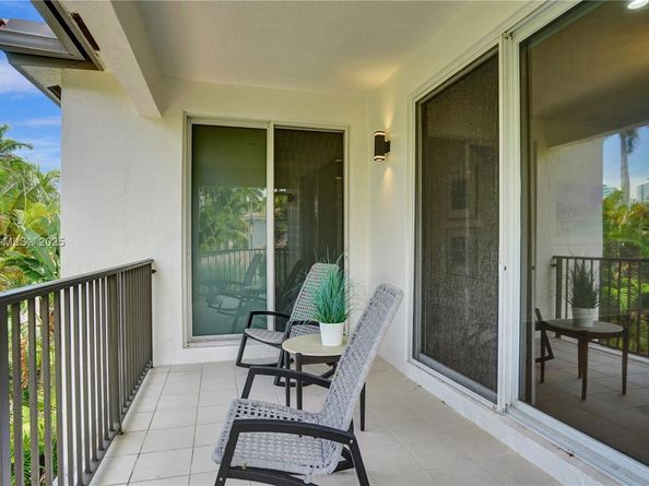 822 E Spinnaker Dr E, Hollywood FL 33019