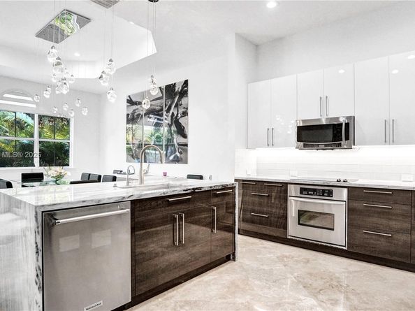 822 E Spinnaker Dr E, Hollywood FL 33019