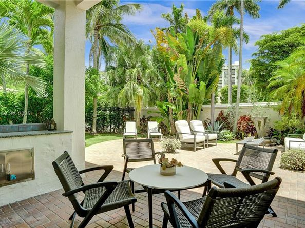 822 E Spinnaker Dr E, Hollywood FL 33019