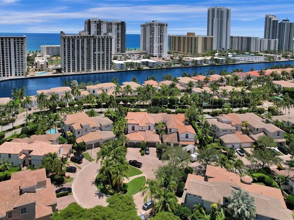 822 E Spinnaker Dr E, Hollywood FL 33019