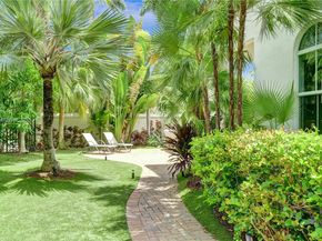 822 E Spinnaker Dr E, Hollywood FL 33019