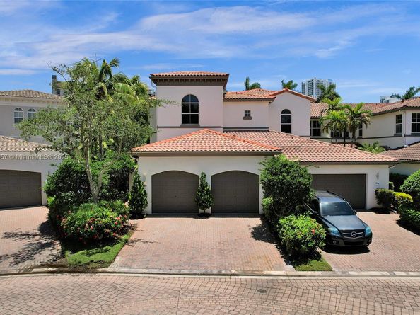 822 E Spinnaker Dr E, Hollywood FL 33019
