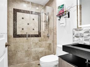 822 E Spinnaker Dr E, Hollywood FL 33019