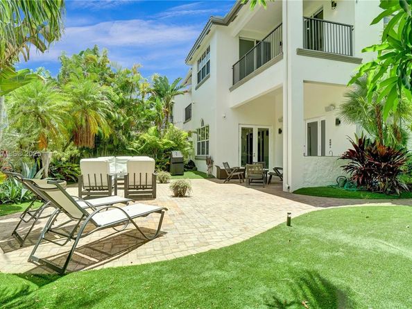 822 E Spinnaker Dr E, Hollywood FL 33019