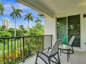 822 E Spinnaker Dr E, Hollywood FL 33019
