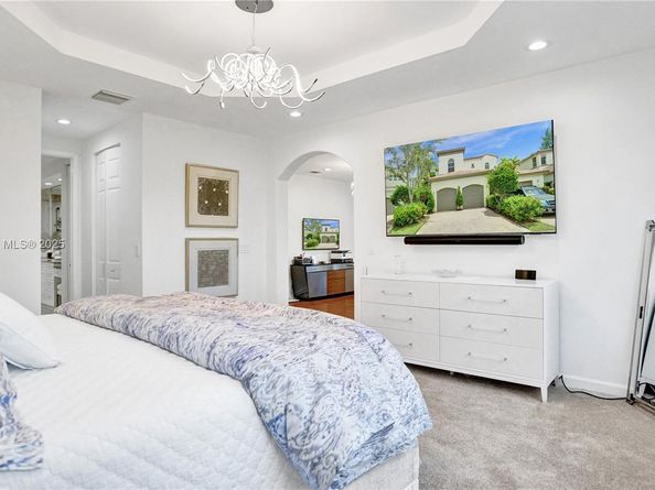 822 E Spinnaker Dr E, Hollywood FL 33019