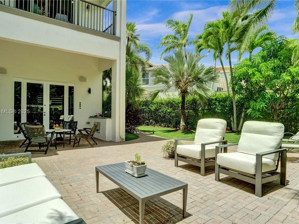 822 E Spinnaker Dr E, Hollywood FL 33019