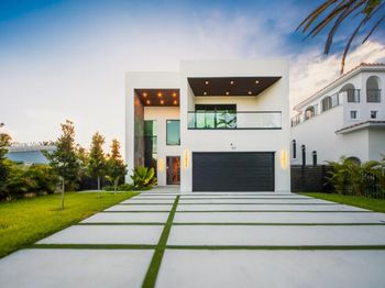 531 NE 10th Ave
