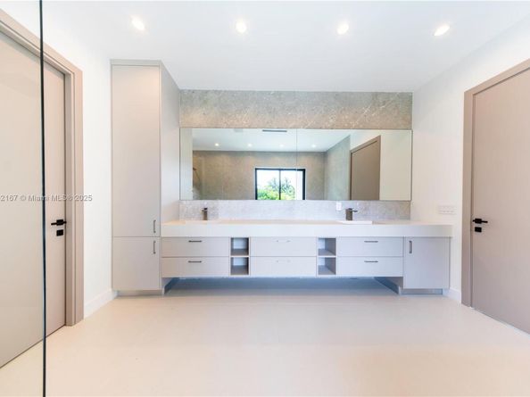 531 NE 10th Ave, Fort Lauderdale FL 33301