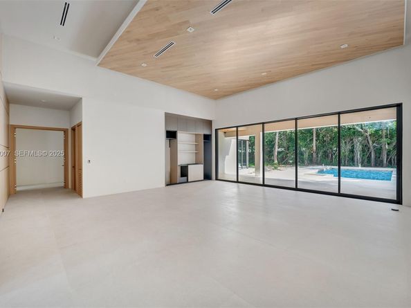 6840 SW 92nd St, Pinecrest FL 33156