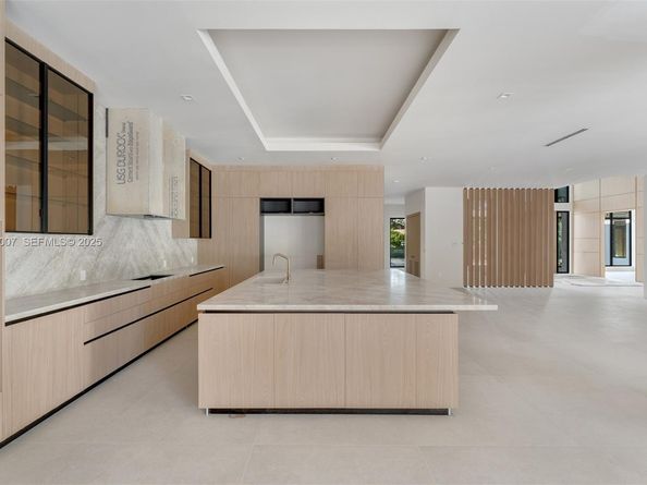 6840 SW 92nd St, Pinecrest FL 33156