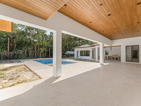 6840 SW 92nd St, Pinecrest FL 33156